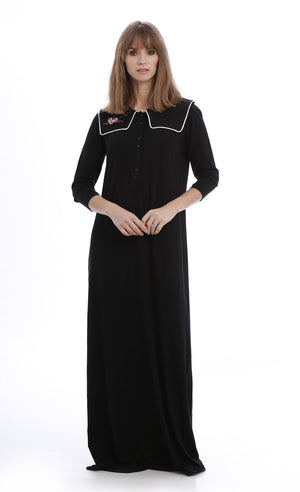 An A-line maxi nightdress that combines the vintage with the contemporary for a stunningly perfect result. 